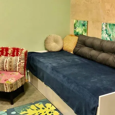 Studio Near The Sea 4 Min Warna